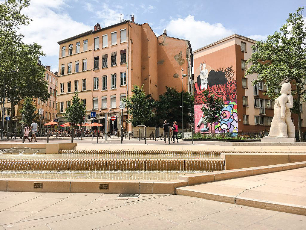 Place des Tapis Spot Street Lyon Skate Spot 3/5