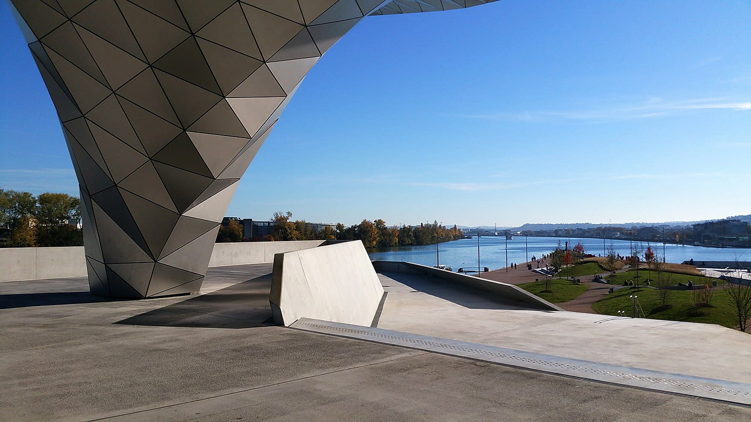 Musée des Confluences Spot Street Lyon Skate Spot 4/5