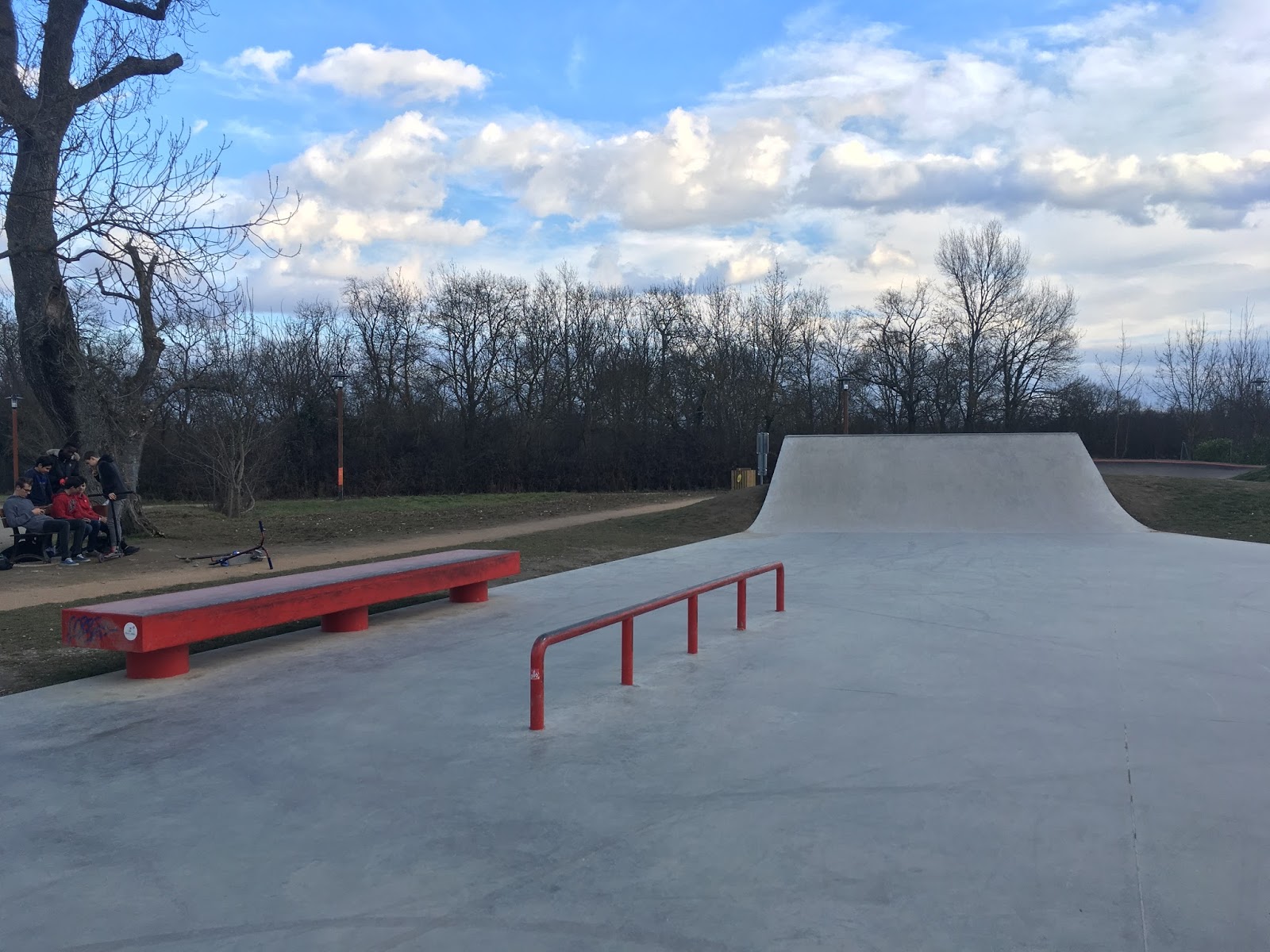 Charpak Skatepark Brindas Skate Spot 4/5