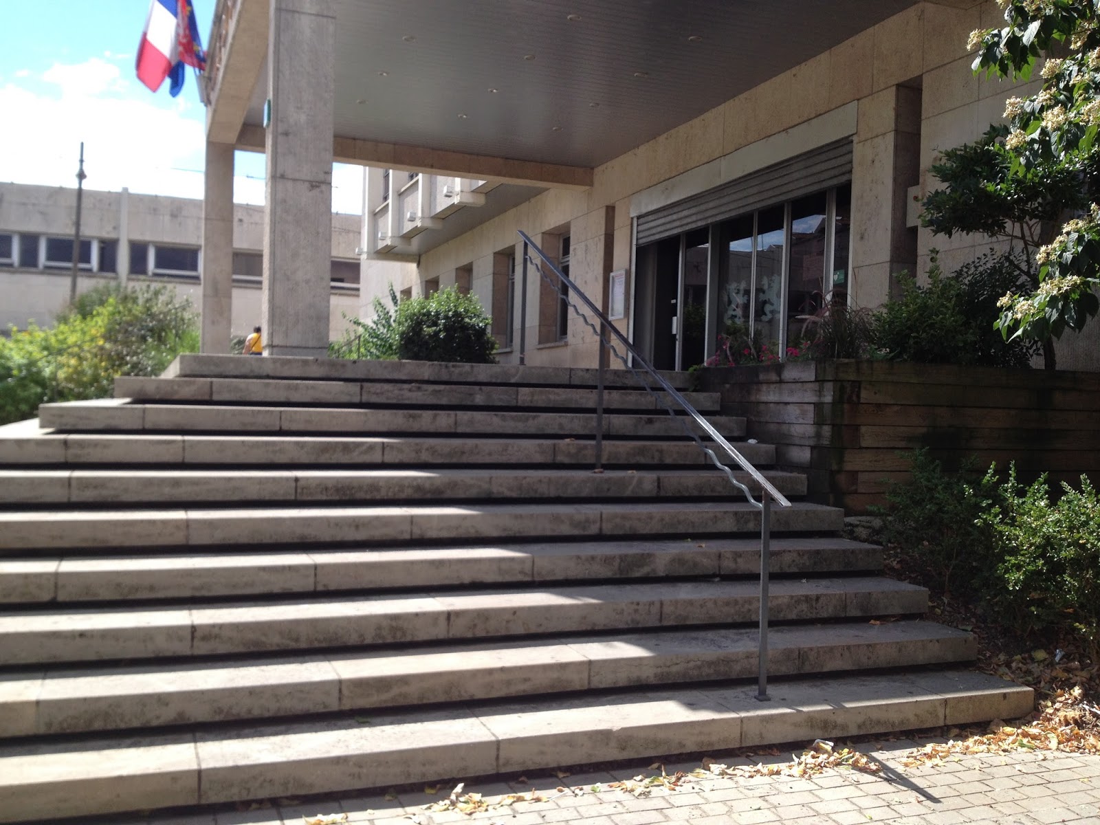 Mairie 9 Ème Spot Street Lyon Skate Spot 3/5