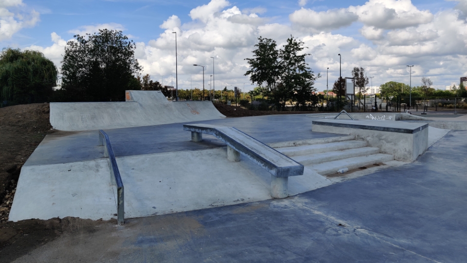 Les Vanneaux Skatepark Achères Skate Spot 4/5