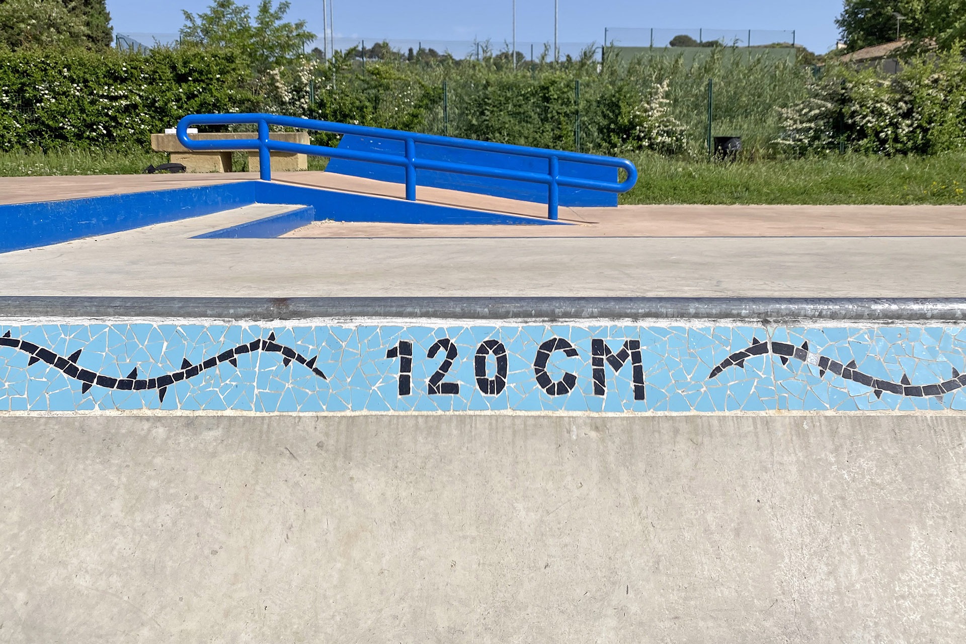 La Piscine Bowl Montfrin Skate Spot 3/5