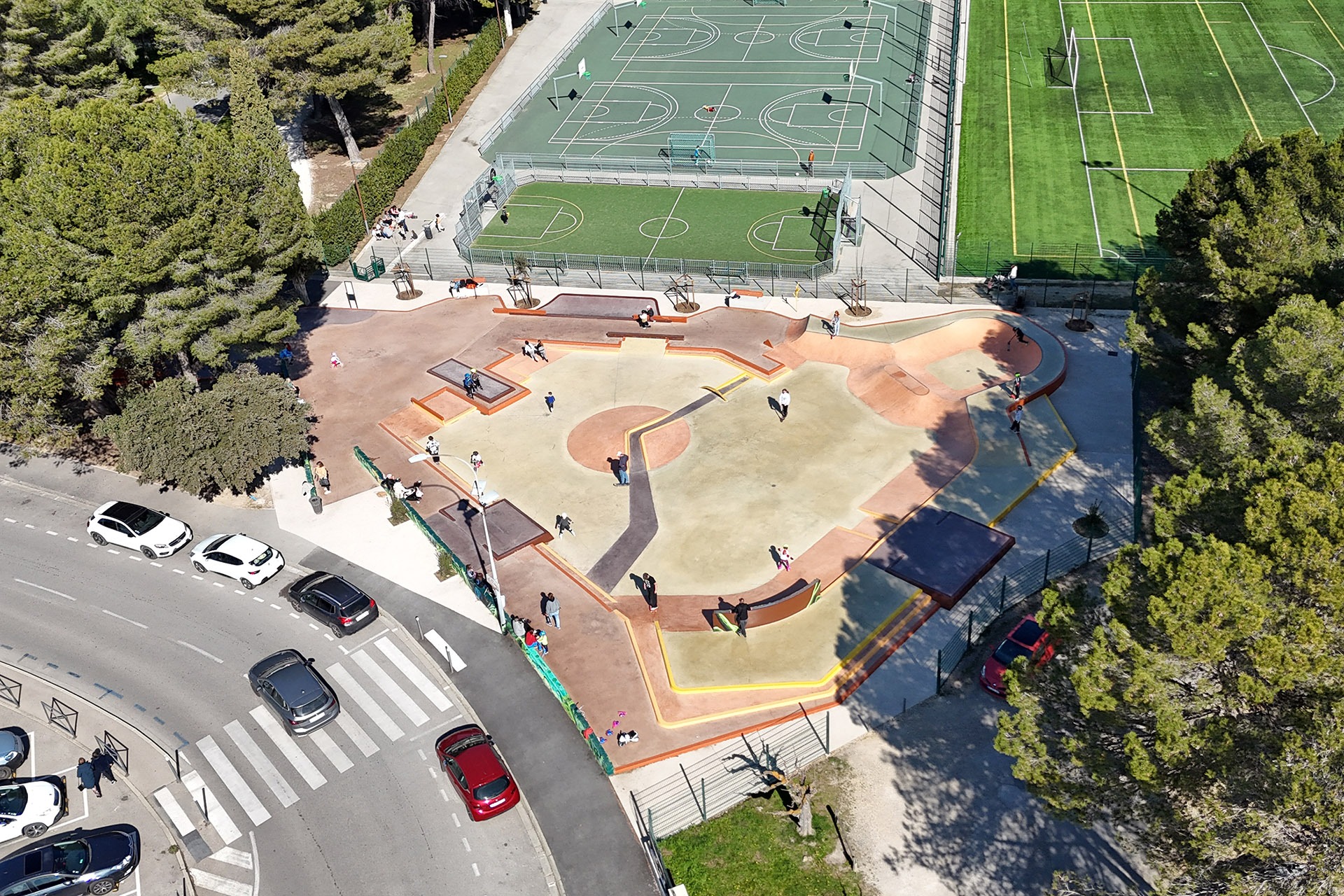 Parc des Sports Skatepark Lambesc Skate Spot 3/5