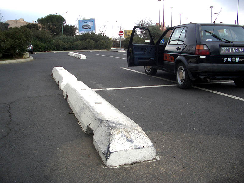 Auchan parking Spot Street Béziers Skate Spot 3/5