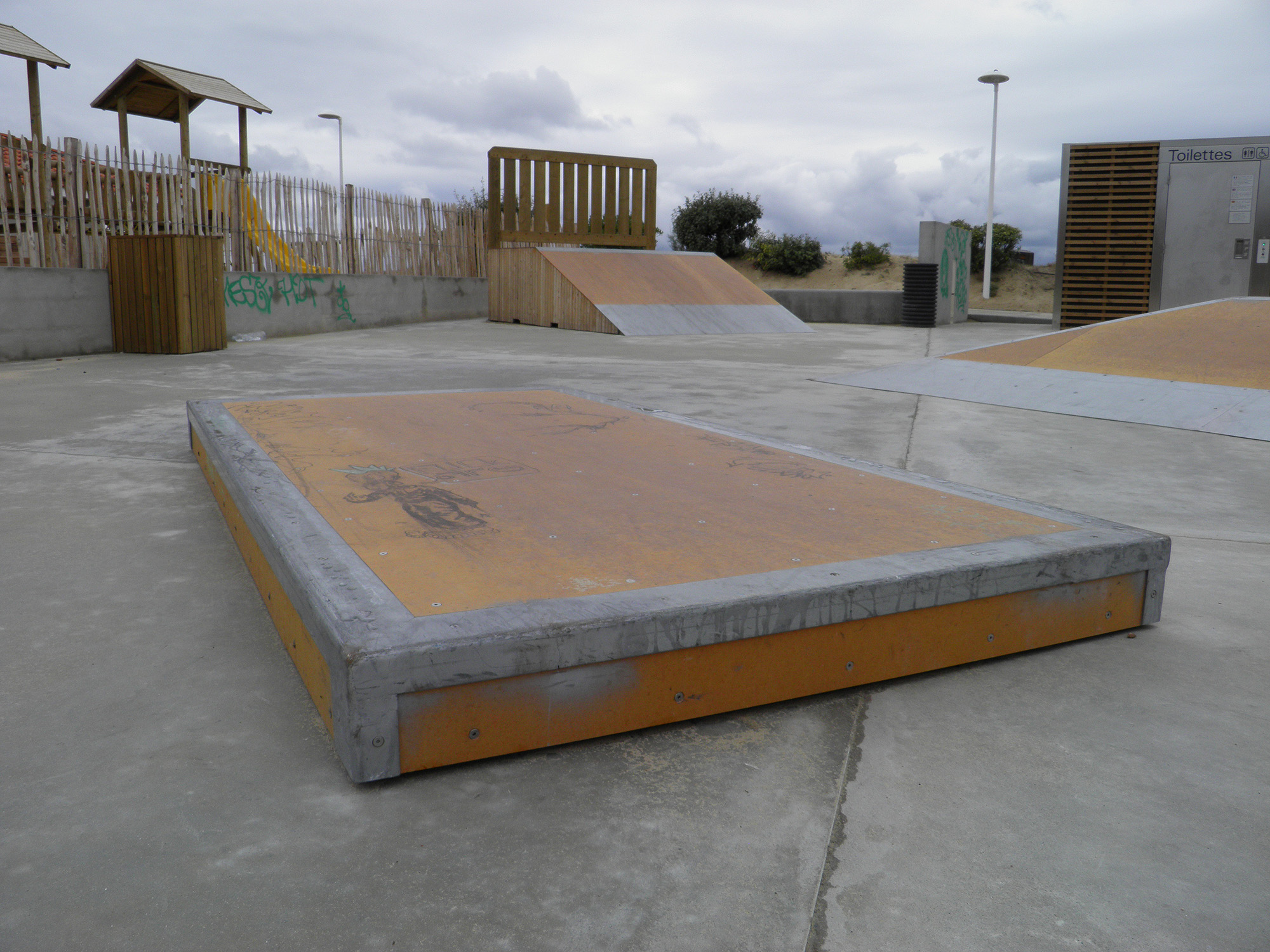 La Place Skatepark Saint Julien en Born Skate Spot 3/5