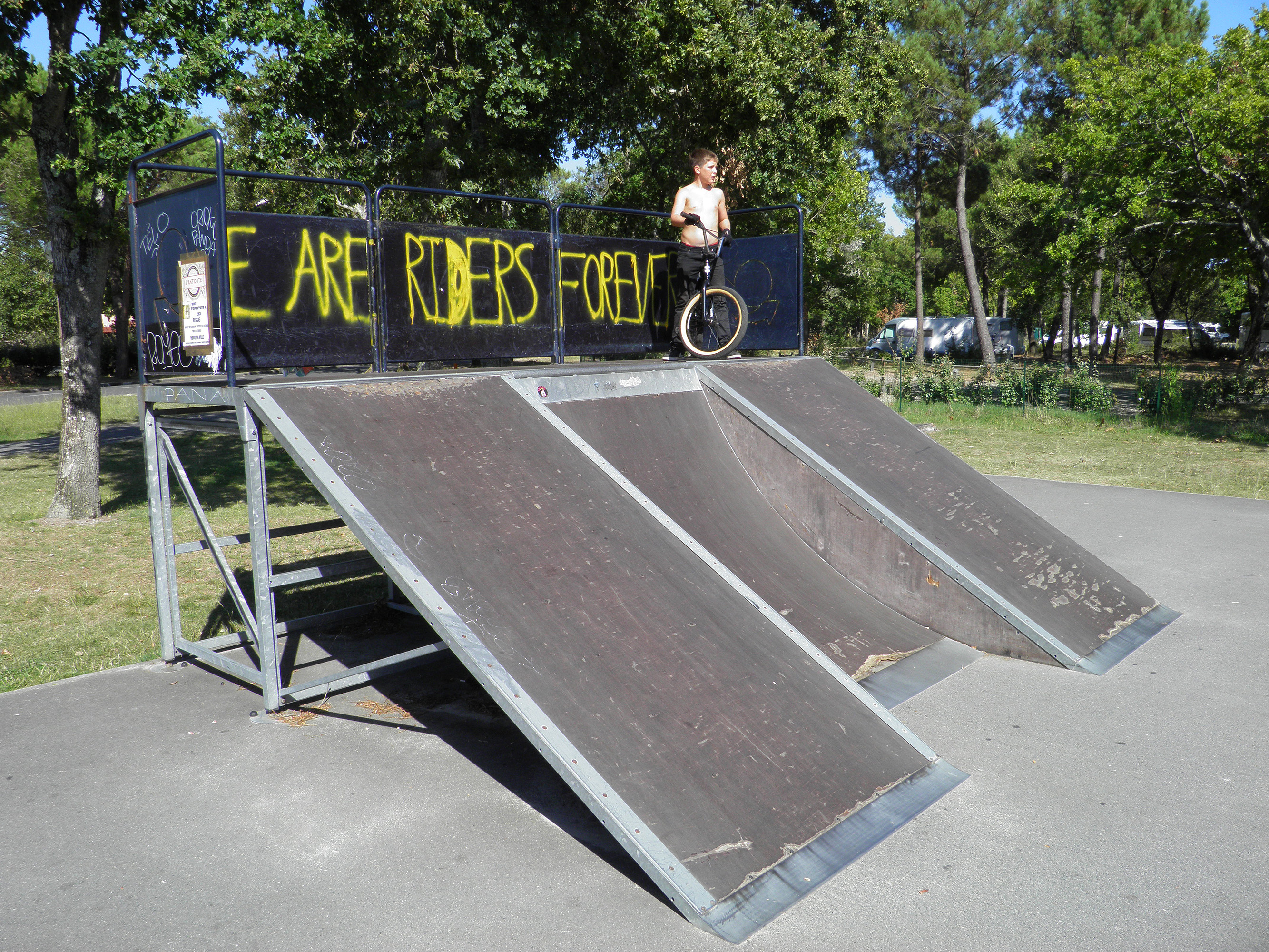 Le Port Skatepark Hourtin Skate Spot 2/5