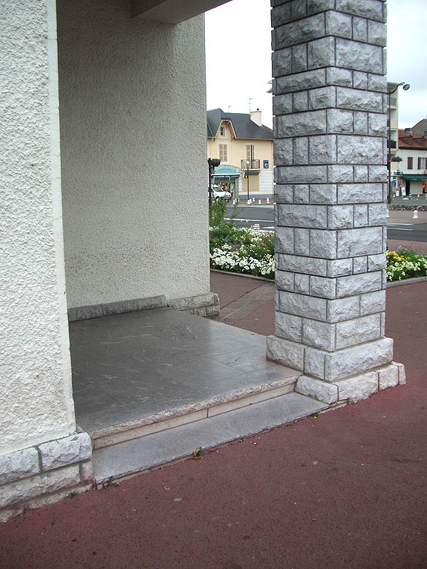 La Junque Plaza Jurançon Skate Spot 3/5
