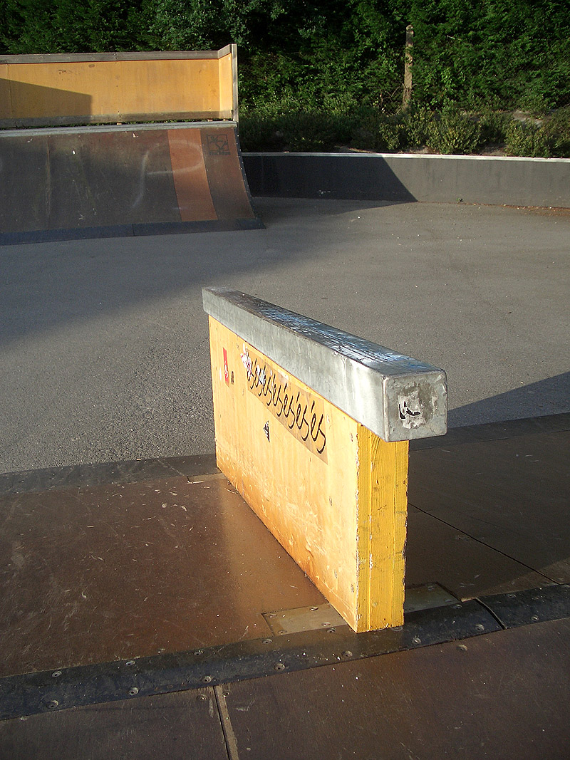 Palais des Congrès Skatepark Le Loroux Bottereau Skate Spot 3/5