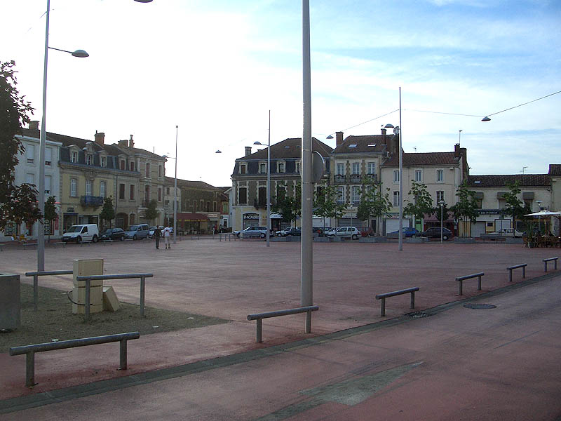 Red Place Spot Street Mont de Marsan Skate Spot 3/5