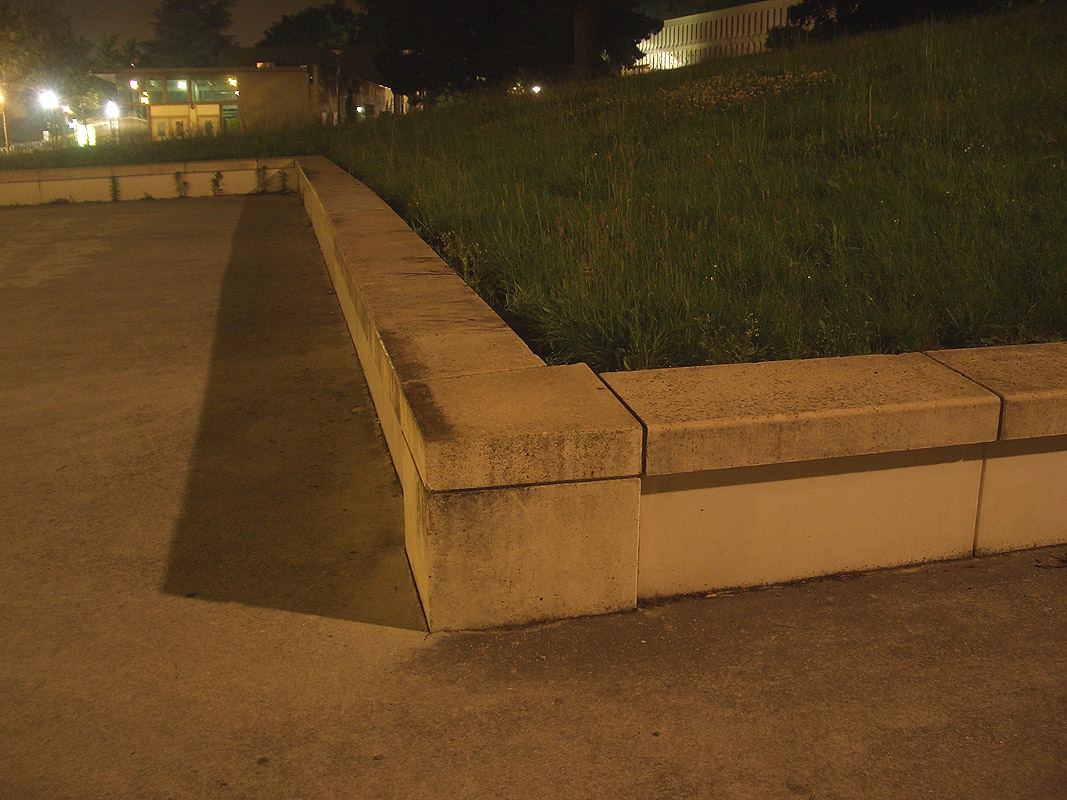 Fac de Lettres Spot Street Nantes Skate Spot 3/5