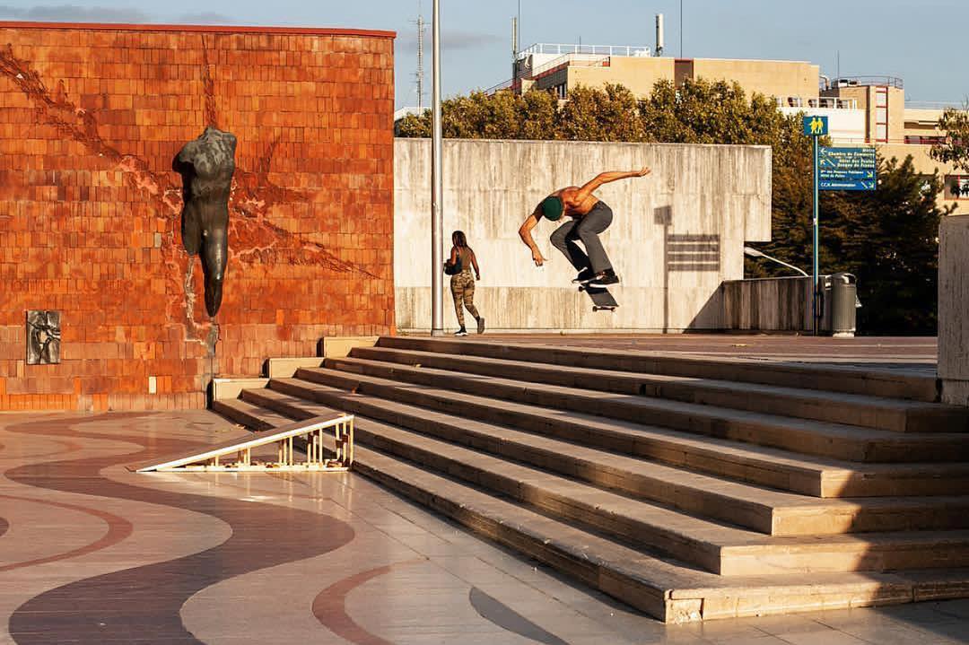 Hôtel de Ville Plaza Créteil Skate Spot 5/5