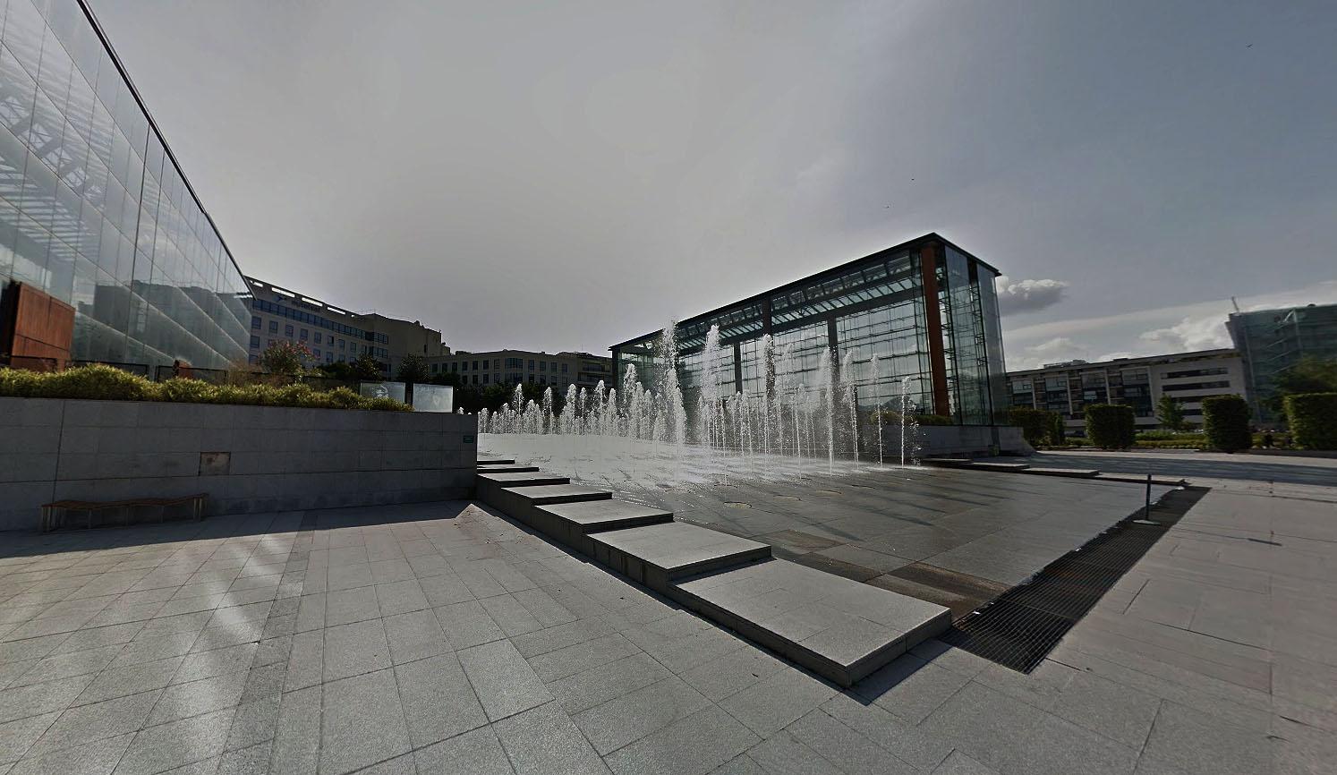 Parc André Citroën Plaza Paris Skate Spot 3/5