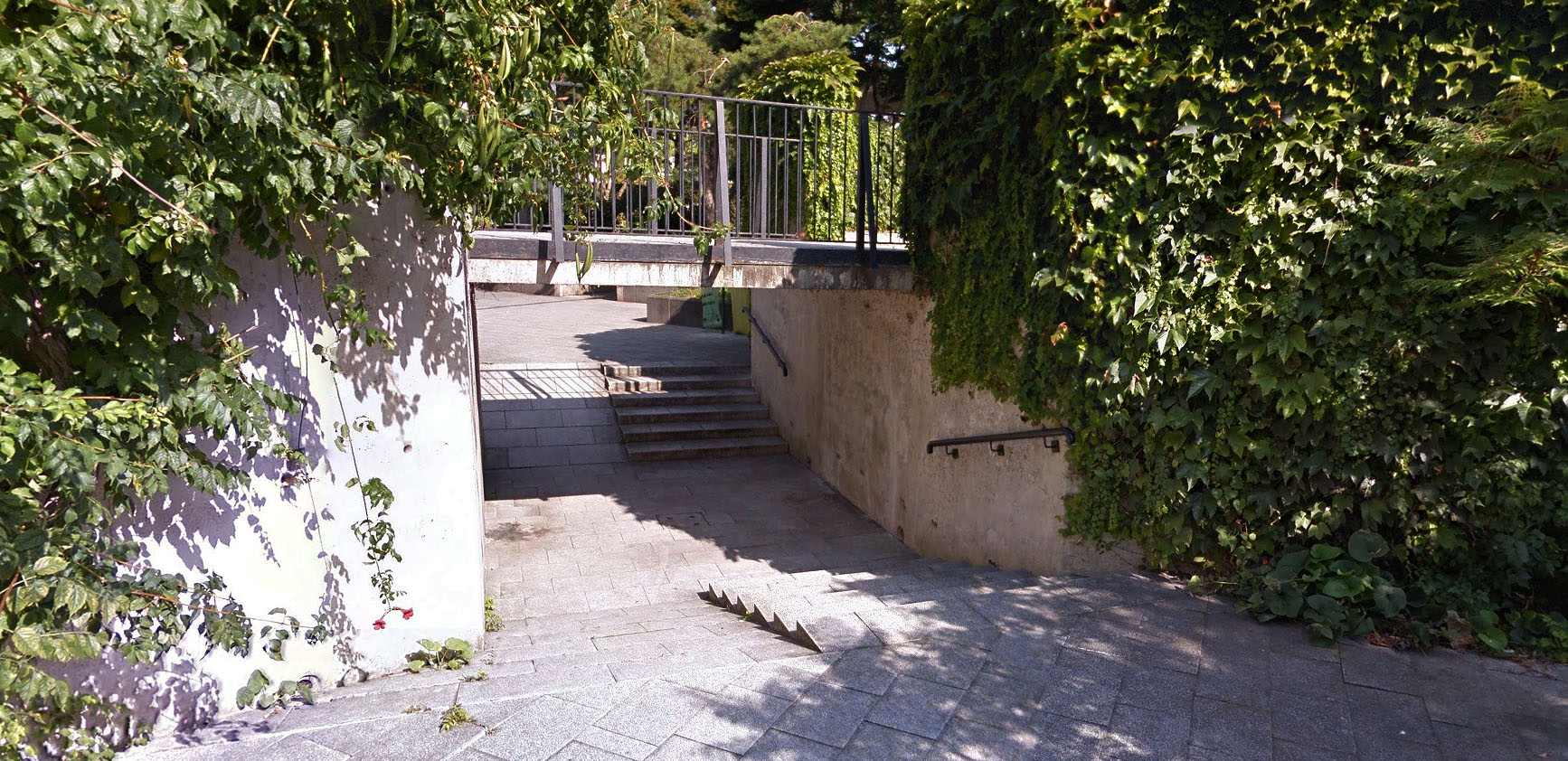 Jardin Eugénie Djendi Spot Street Paris Skate Spot 4/5