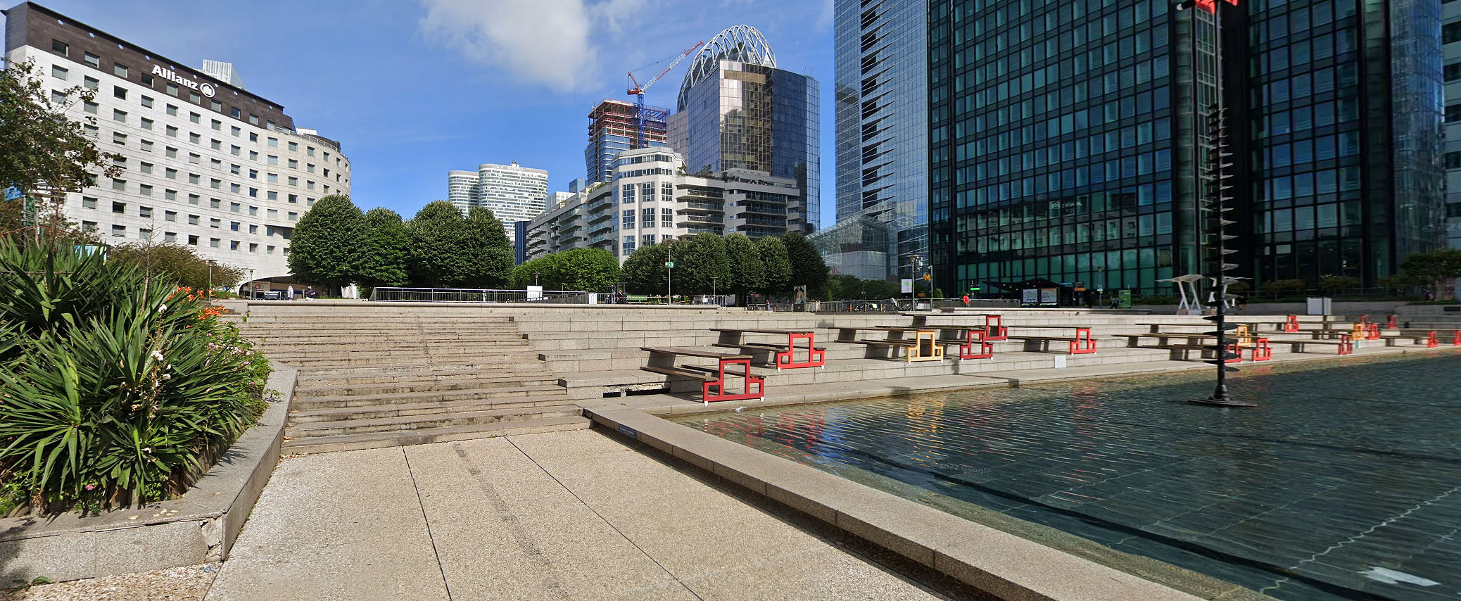 Bassin Takis Plaza Courbevoie Skate Spot 3/5