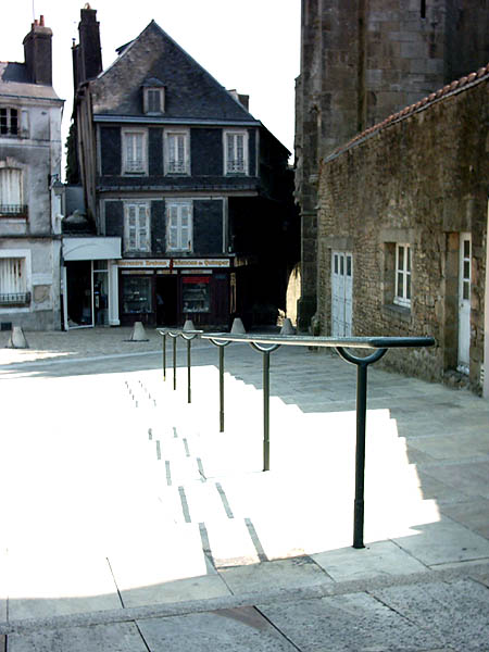 Église Plaza Quimperlé Skate Spot 3/5