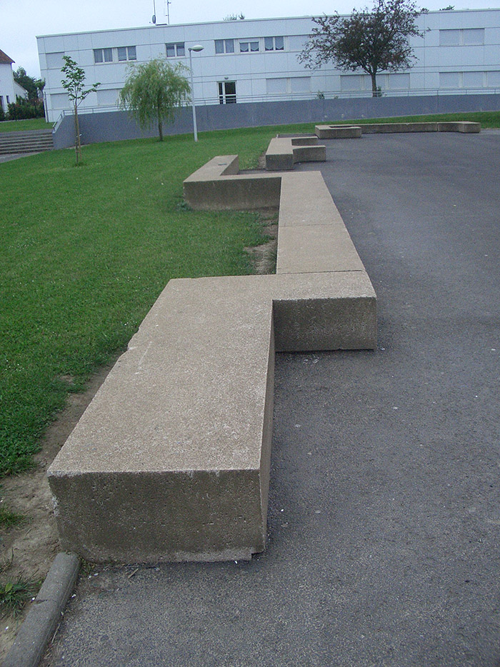 Collège Petite Lande Plaza Rezé Skate Spot 4/5