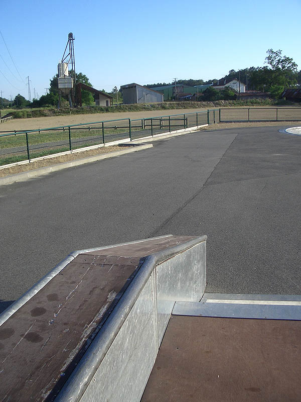 Le Fronton Skatepark Rion des Landes Skate Spot 2/5