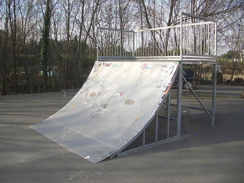 St Thibéry Skatepark Saint Thibéry Skate Spot 2/5