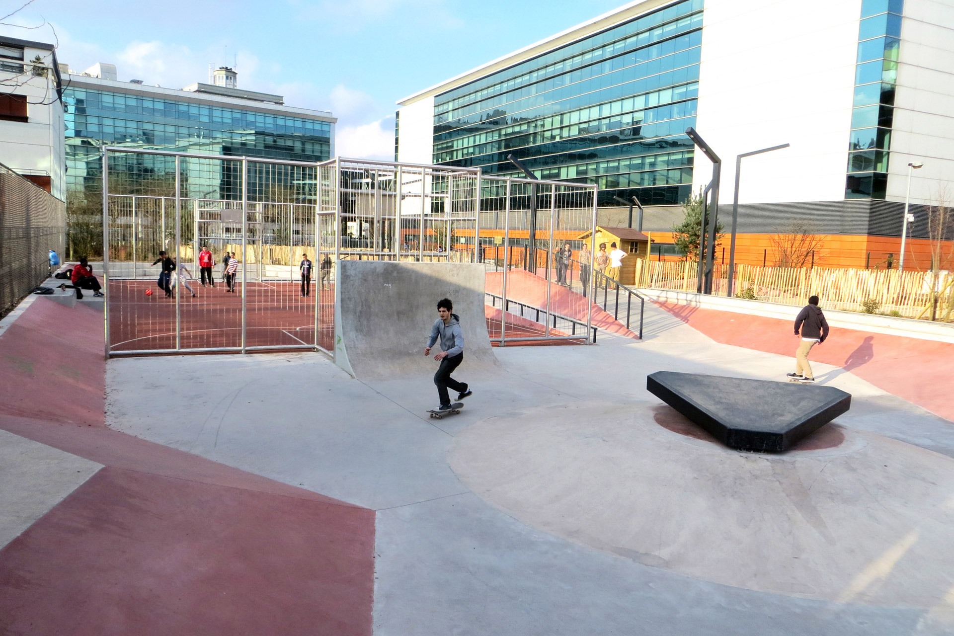 Jardin Des Fauvelles Skatepark Courbevoie Skate Spot 4/5