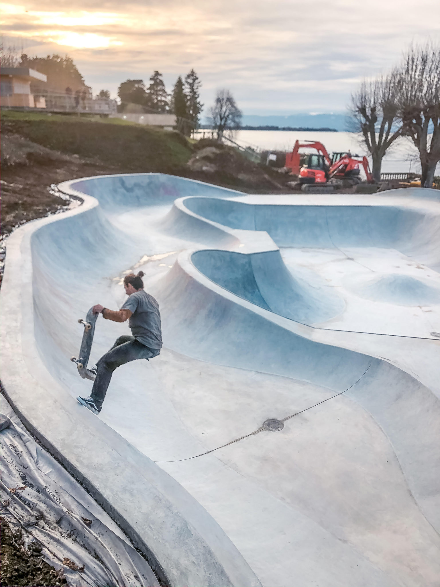 Bowl d' Évian Bowl Évian les Bains Skate Spot 5/5
