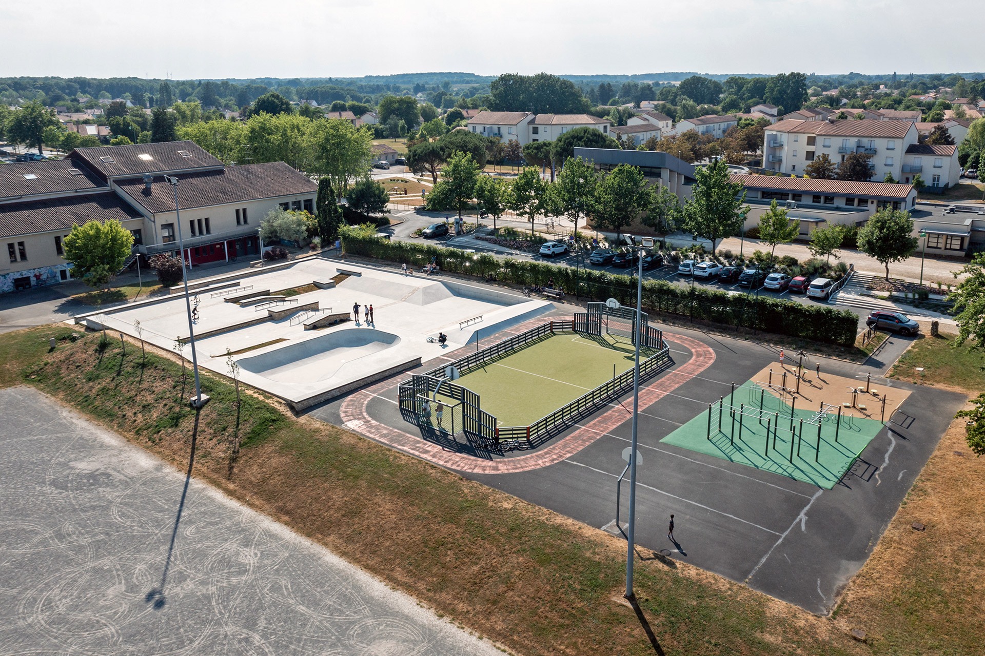Les Châtaigniers Skatepark Fontaine le Comte Skate Spot 4/5