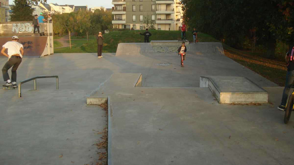 Complexe Chassebœuf Skatepark Pacé Skate Spot 2/5