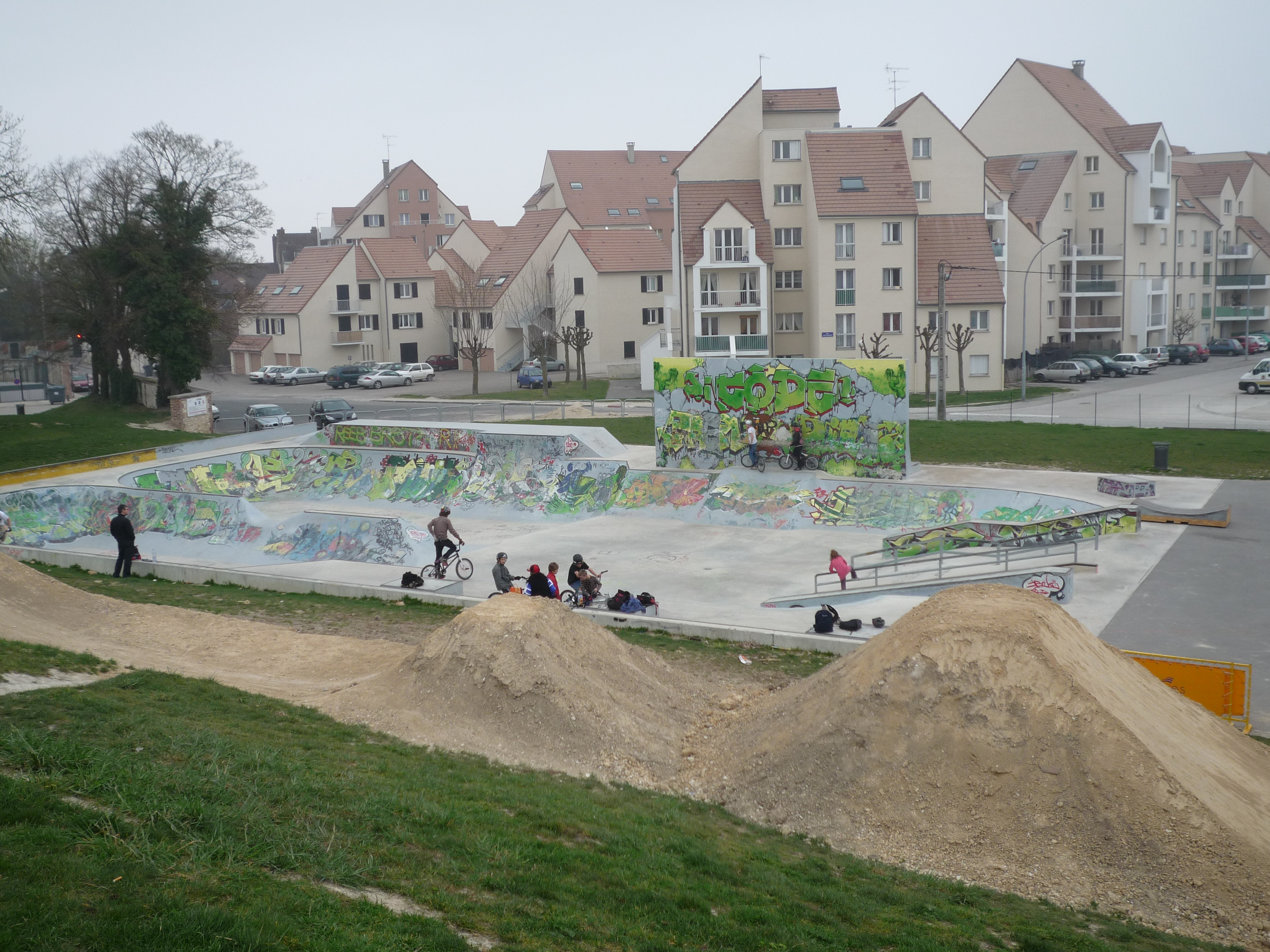 Les Deux Rives Bowl Troyes Skate Spot 4/5