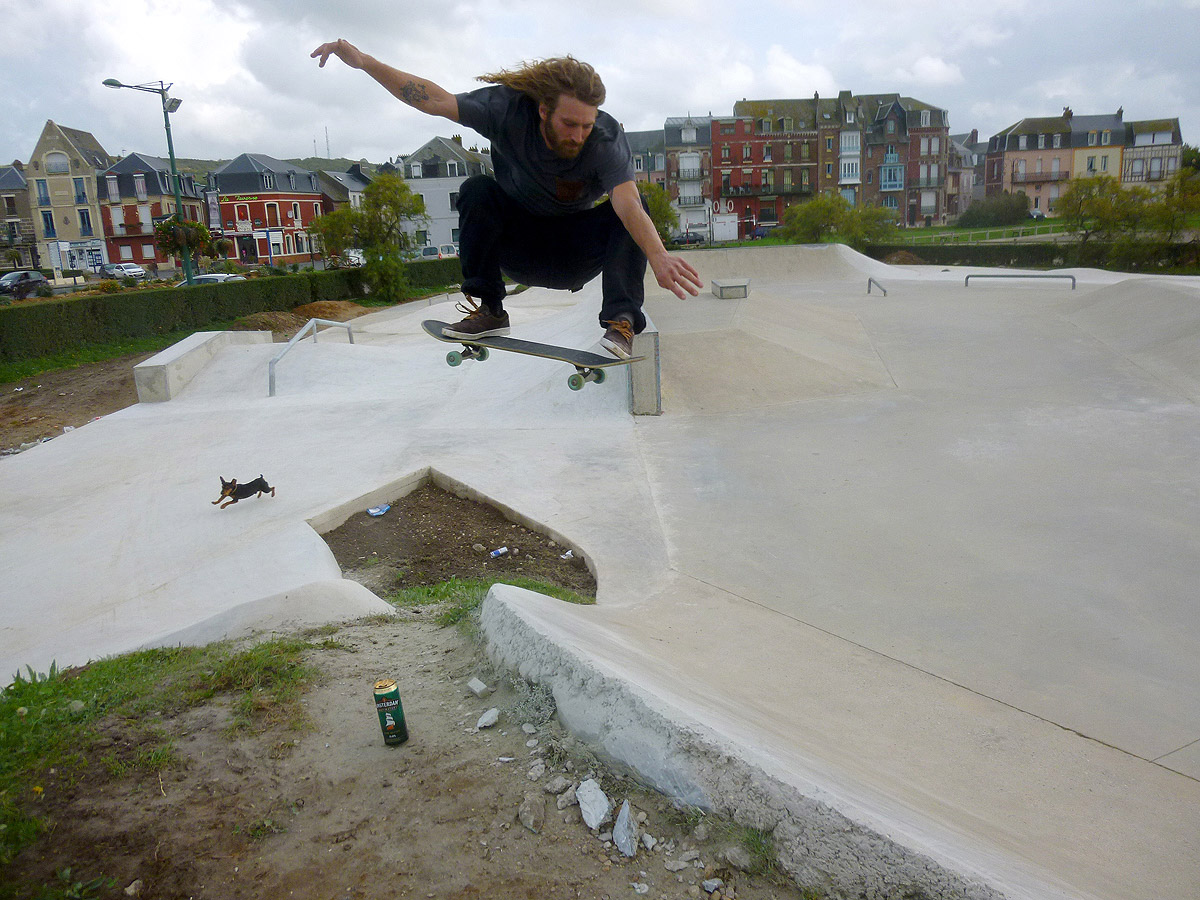 Square du Souvenir Skatepark Mers les Bains Skate Spot 5/5