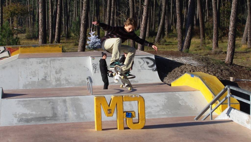 Bâton Rouge Skatepark Gujan Mestras Skate Spot 5/5
