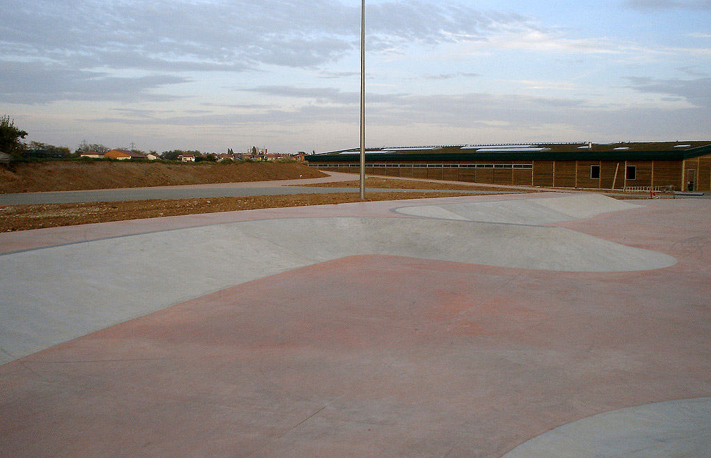 Carré De Soie Bowl Vaulx en Velin Skate Spot 4/5