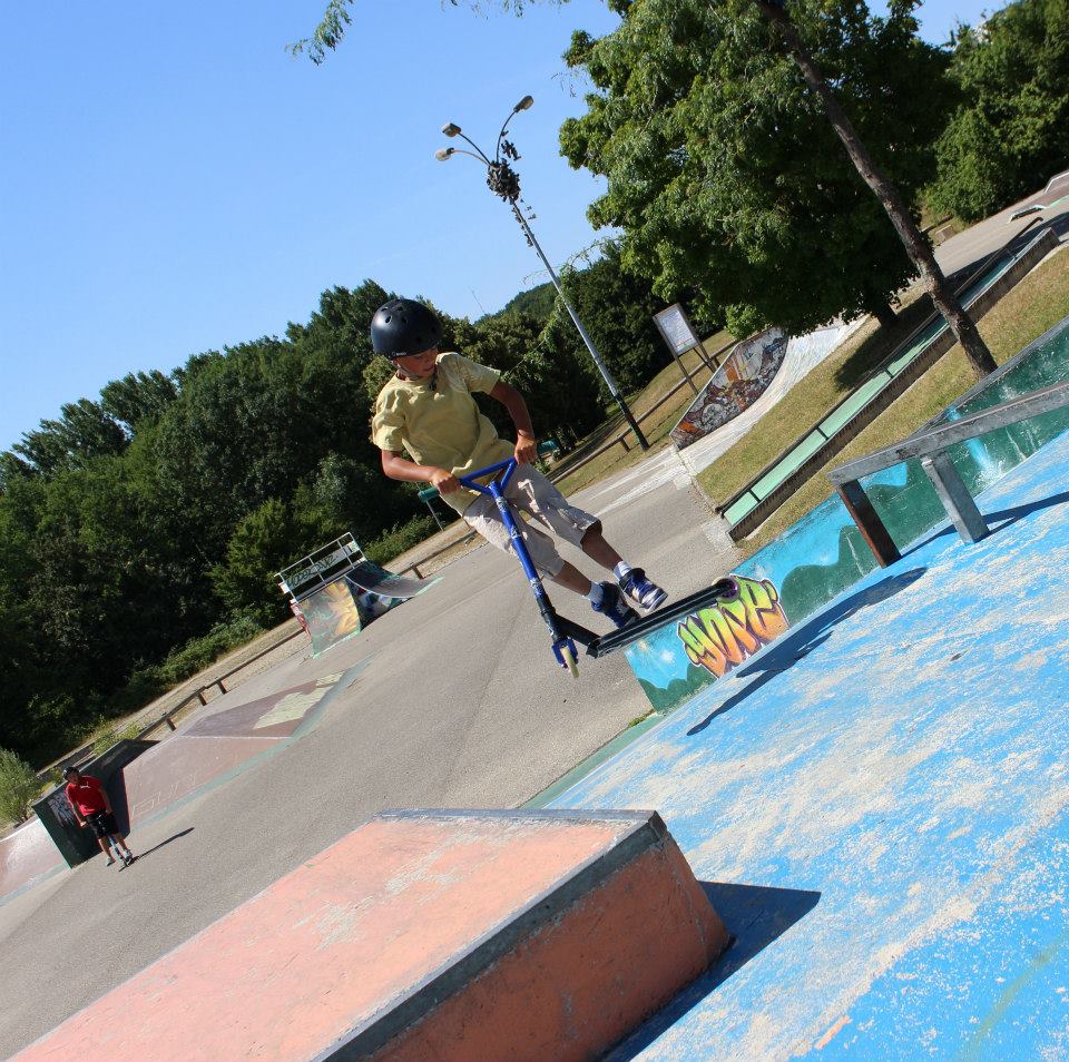 Mas de la Raz Skatepark Villefontaine Skate Spot 3/5