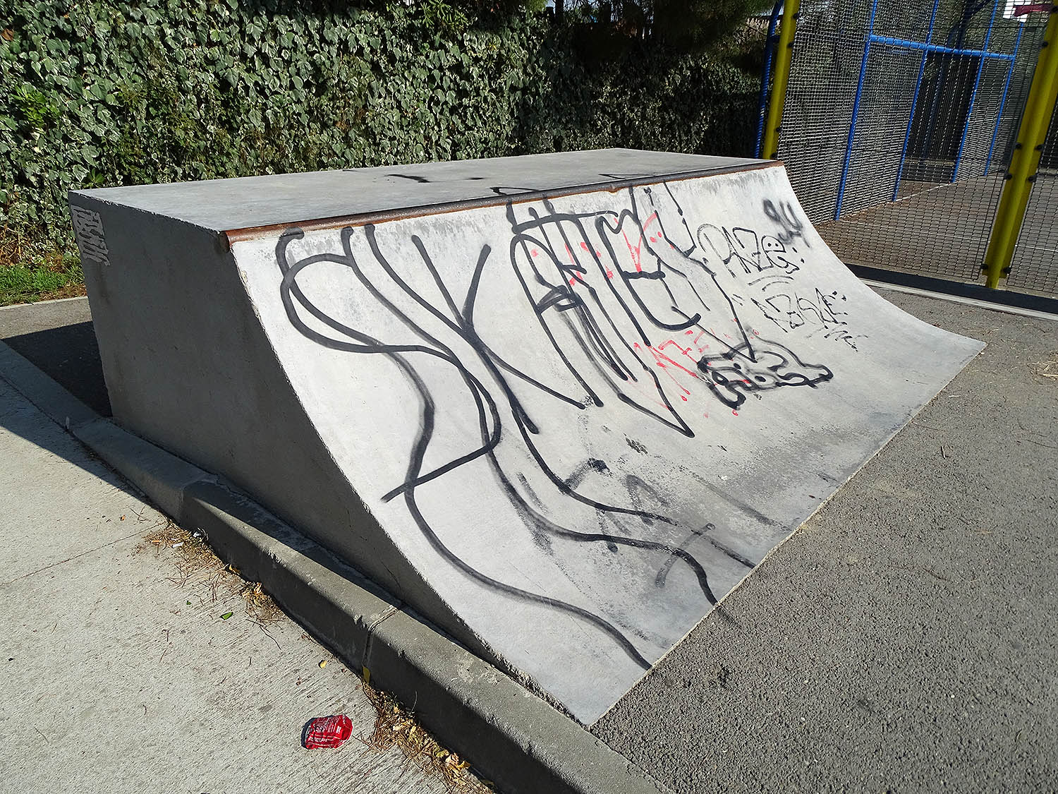 Neuf des Boudres Skatepark Aigues Mortes Skate Spot 2/5