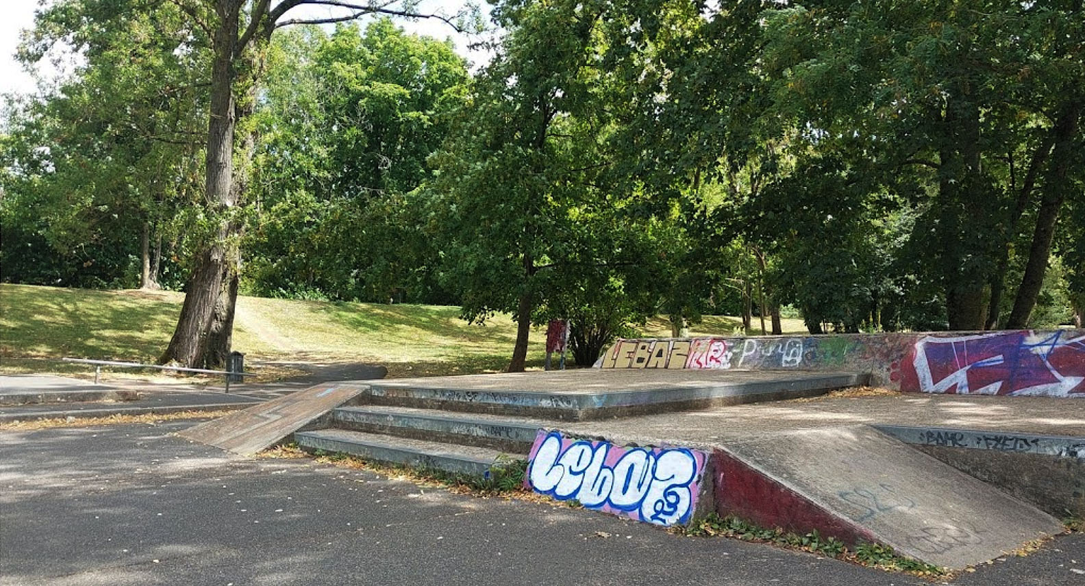 Île Simon Skatepark Tours Skate Spot 3/5