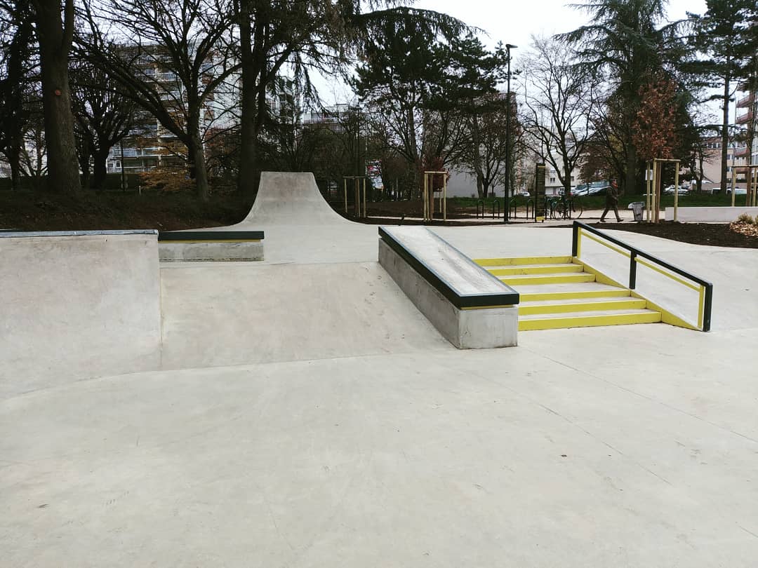 Plaine des Sports Skatepark Dijon Skate Spot 4/5