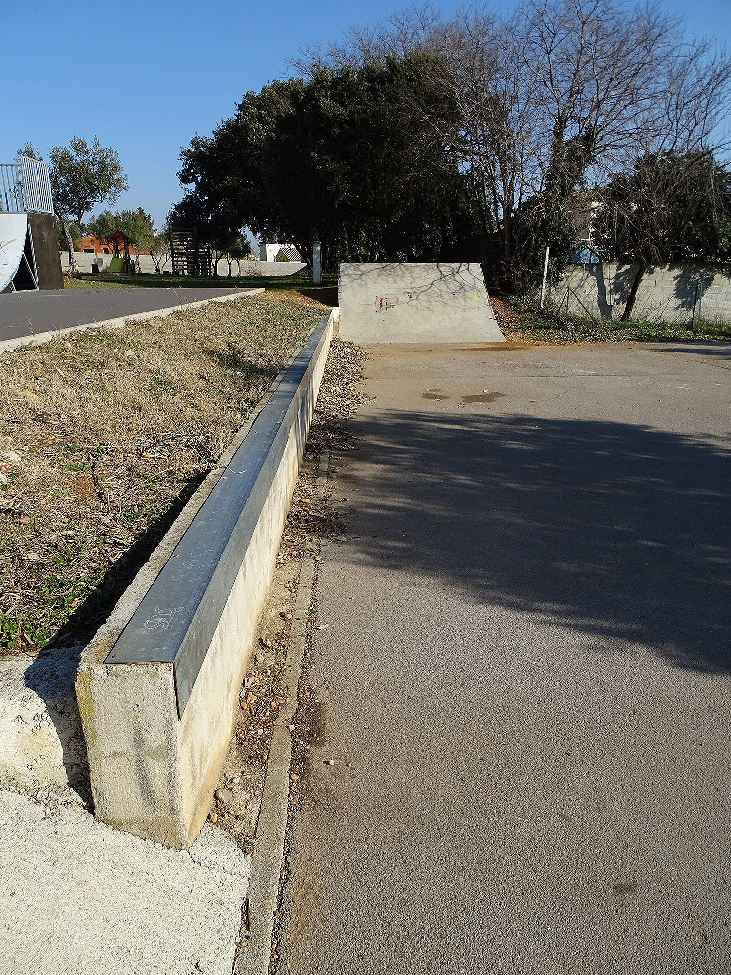 Parc des Olivettes Skatepark Saint Brès Skate Spot 3/5