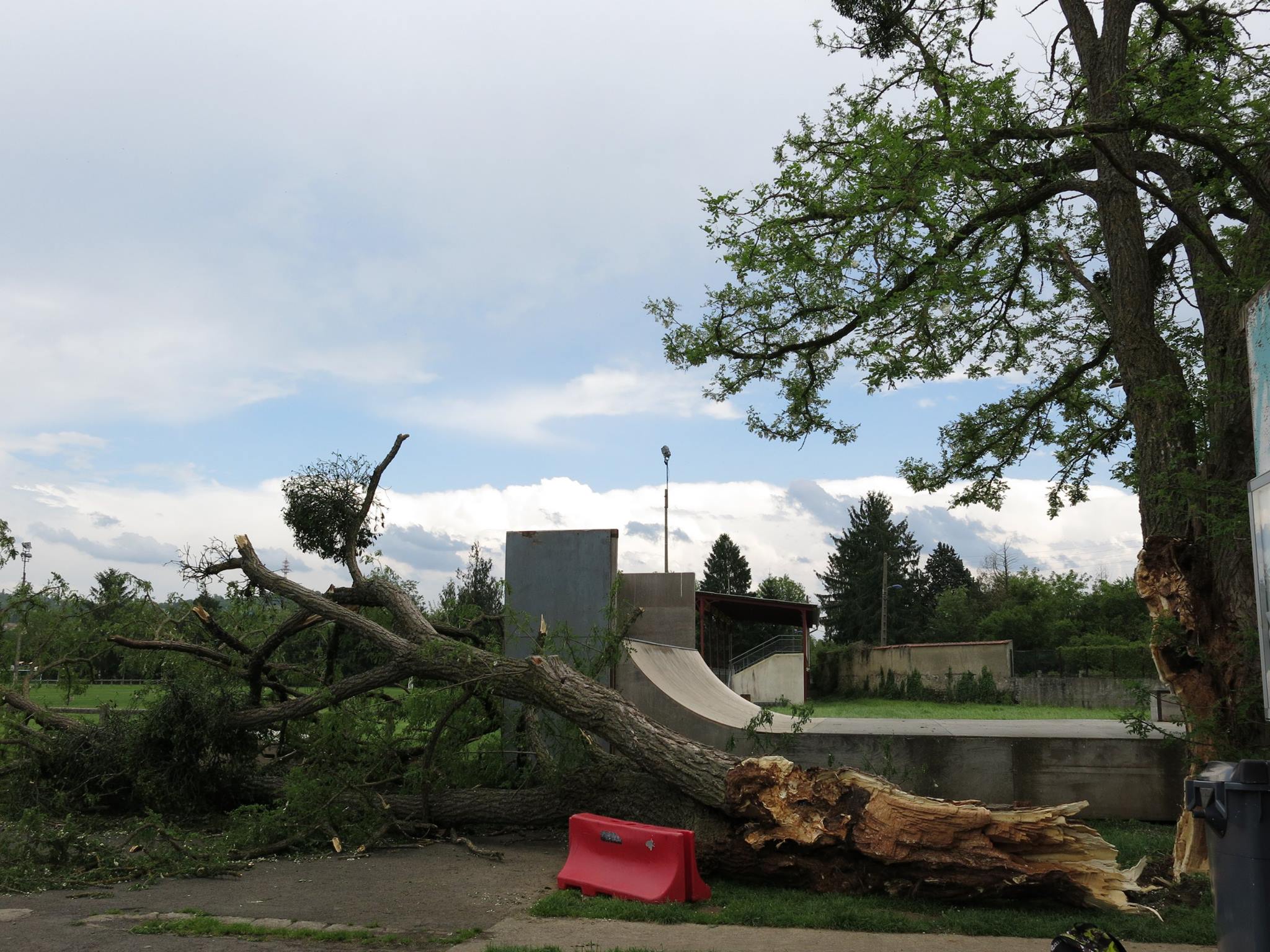Bellerive Do It Yourself Bellerive sur Allier Skate Spot 3/5