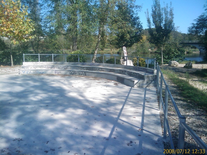 L' Écluse Bowl Saint Léon sur l'Isle Skate Spot 3/5