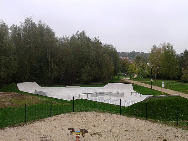 Closeaux Skatepark Saint Chéron Skate Spot 3/5