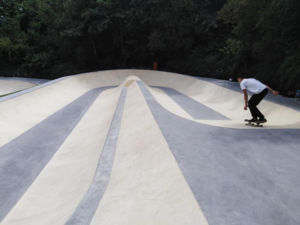 Longs Champs Bowl Rennes Skate Spot 4/5