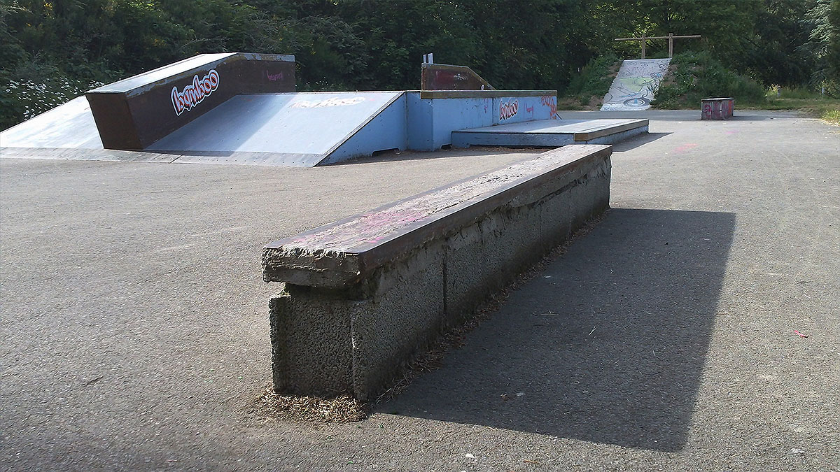 Le Pont Skatepark Javron les Chapelles Skate Spot 3/5