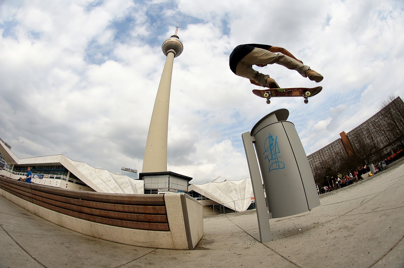 Fernsehturm Plaza Berlin Skate Spot 3/5
