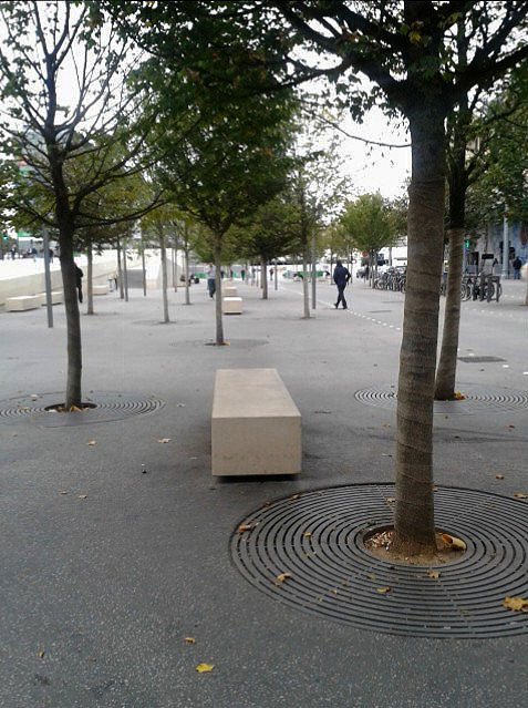 Gare d’ Austerlitz Plaza Paris Skate Spot 4/5