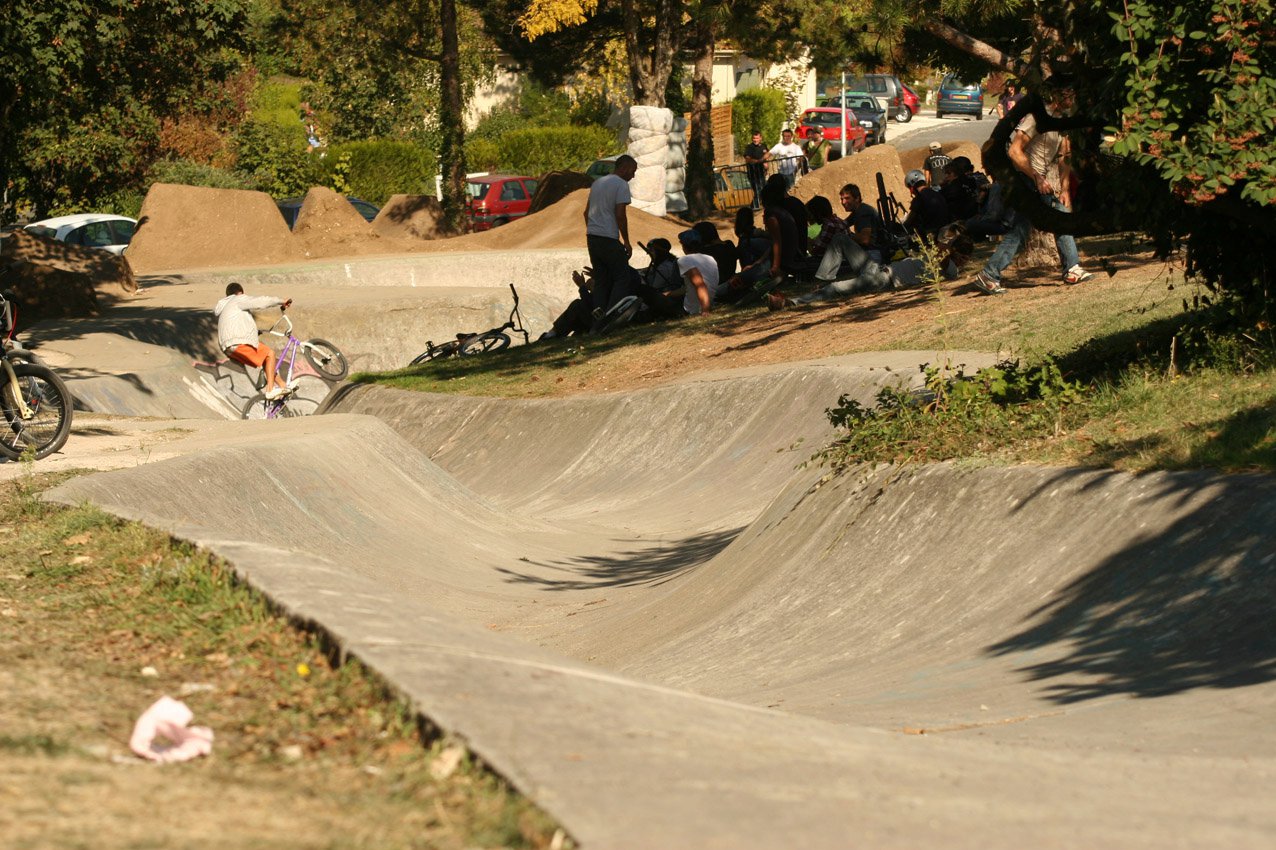 Mythical Bowl Bowl Saintes Skate Spot 4/5
