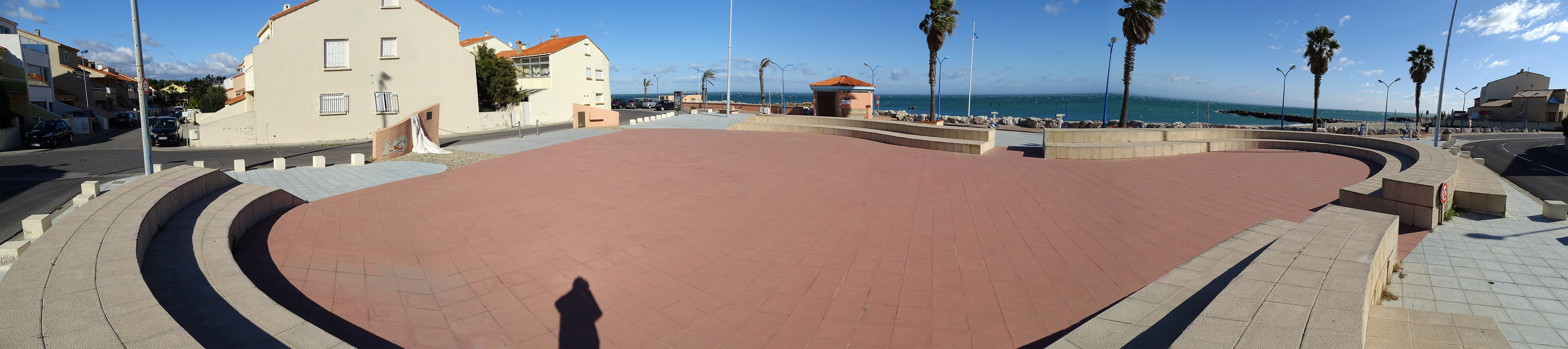 Place Sauveur Sourribes Plaza Sainte Marie la Mer Skate Spot 5/5