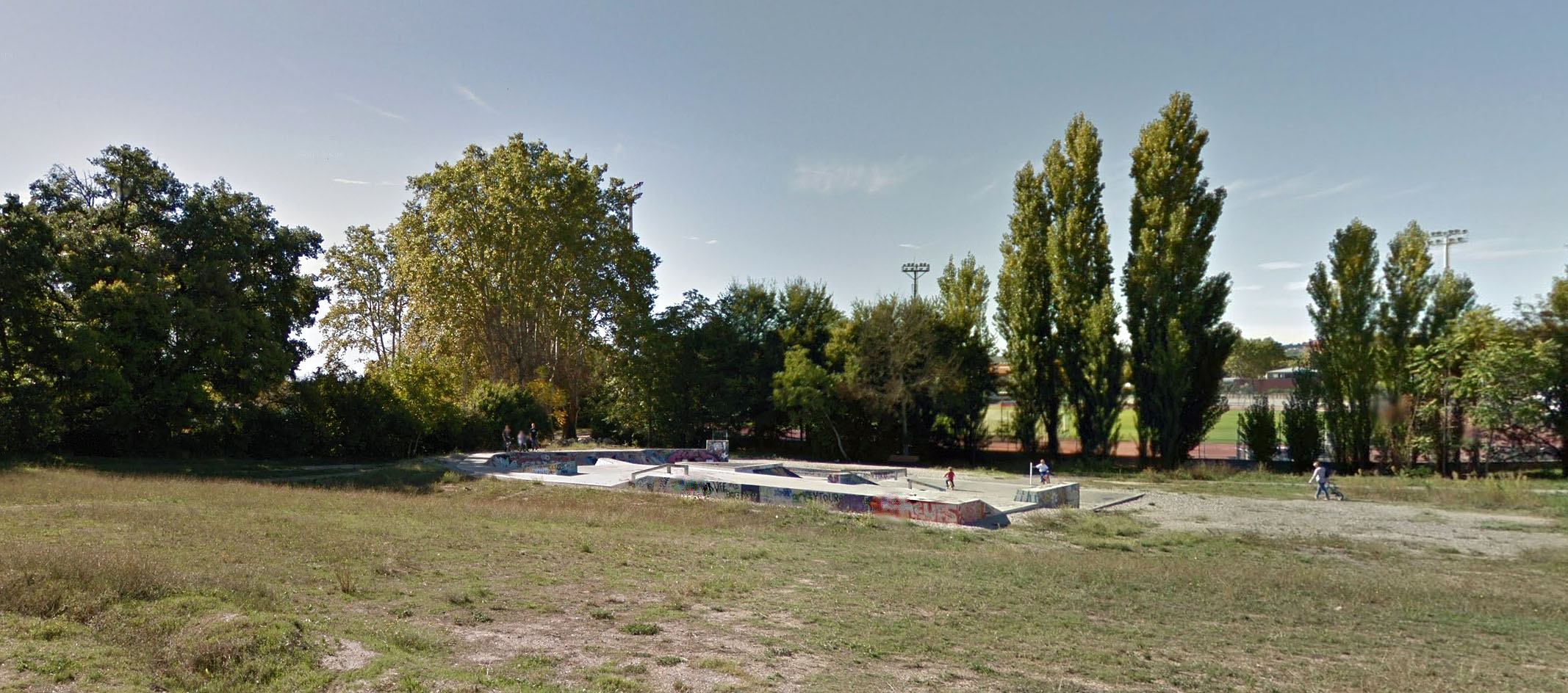 Stade Adrien Gilly Bowl Manosque Skate Spot 3/5