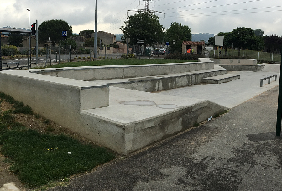 Gymnase Jules Vallès Skatepark Portet-sur-Garonne Skate Spot 3/5