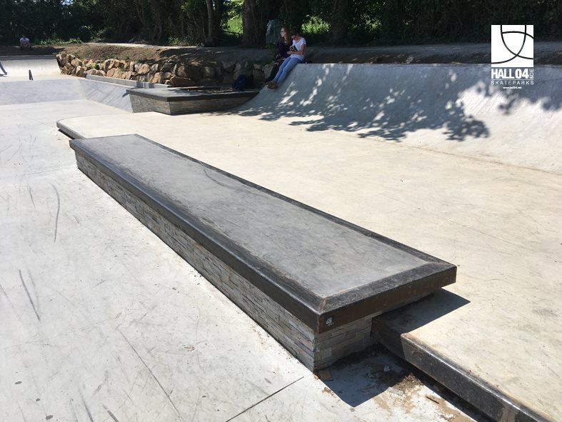 Les Granges Skatepark Mortagne au Perche Skate Spot 3/5