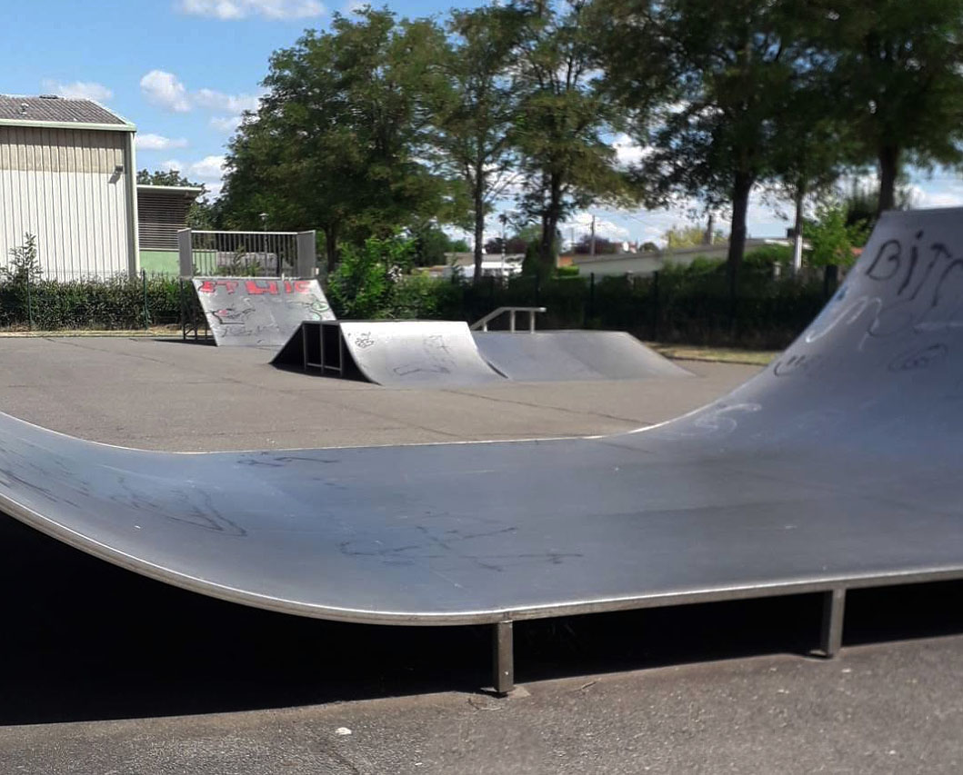 Francheville Skatepark Varennes Vauzelles Skate Spot 2/5
