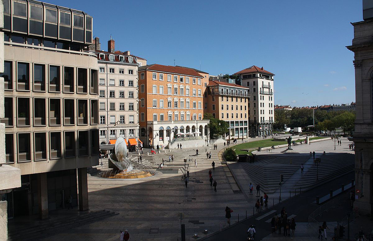 HDV Plaza Lyon Skate Spot 5/5