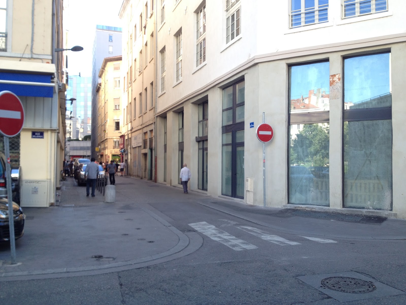 White Place Spot Street Lyon Skate Spot 3/5